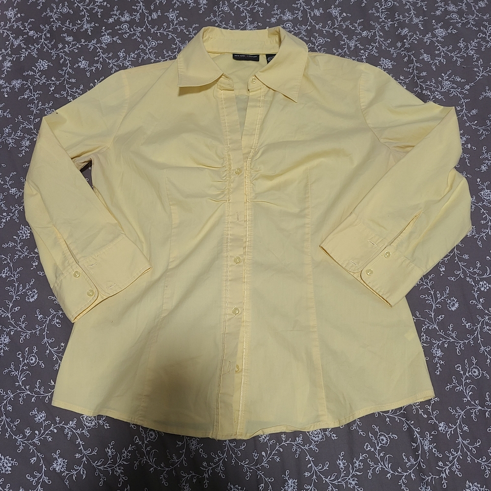 New York & Company Light Yellow Blouse Size Medium